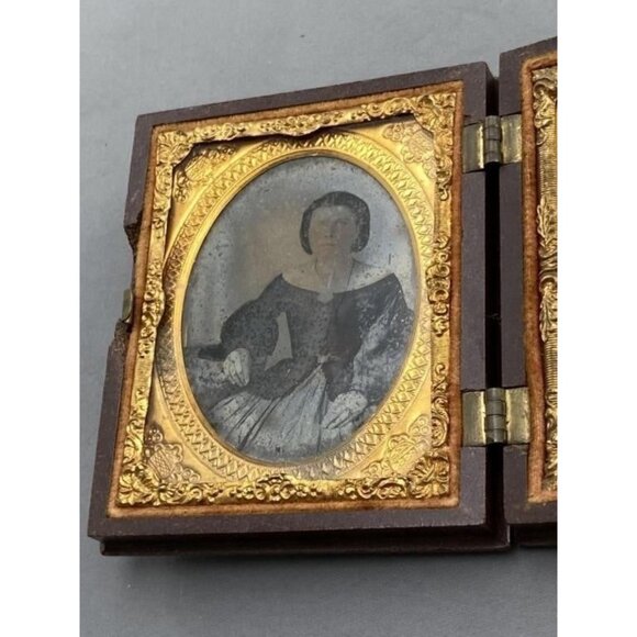Antique Daguerreotype 1850s, Beautiful Dress, Young Husband & Wife Pair In Case - Picture 7 of 13